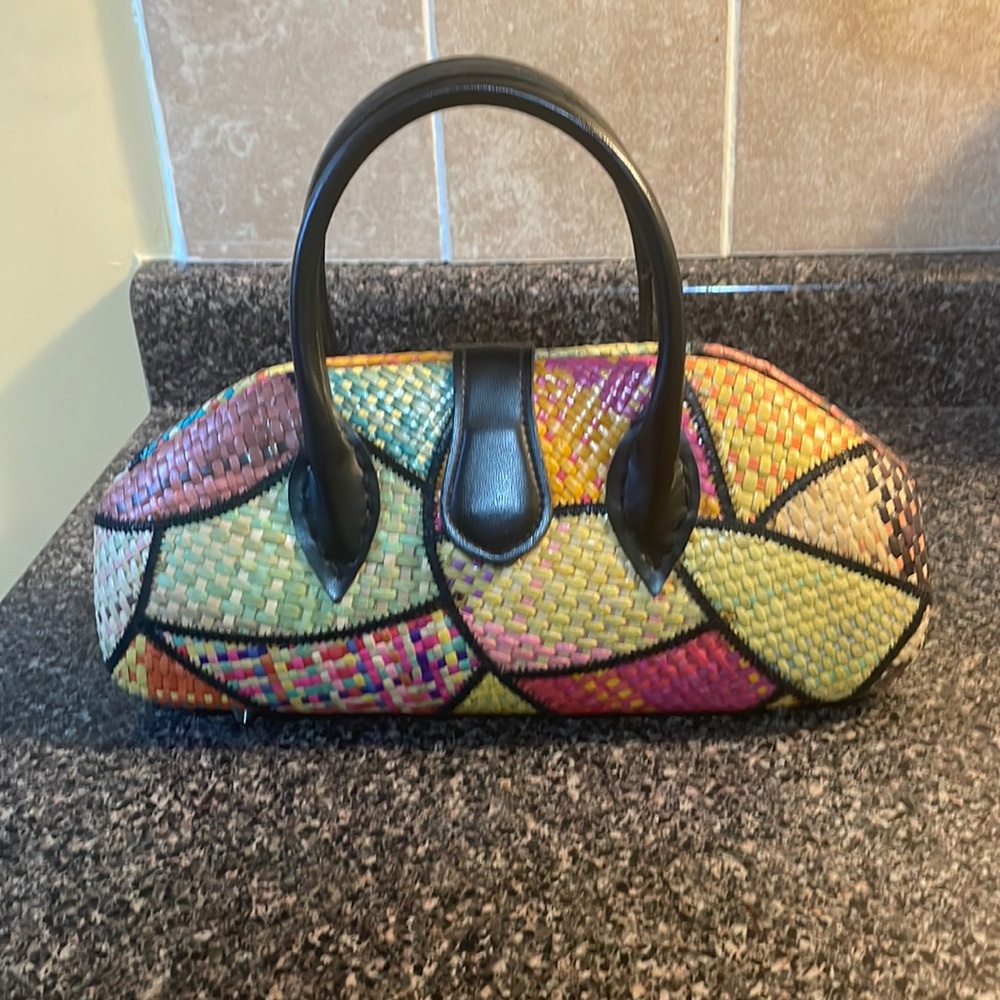Handmade straw and leather hand bag